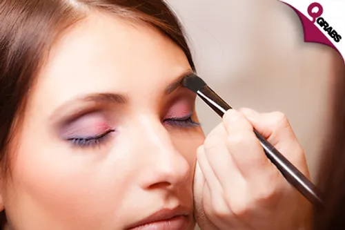 From QR29 Get That Perfect Look with a 7-Piece OR 9-Piece Makeup Brush Set with Roll-Up Bag Holder! (Up to QR100 Value)